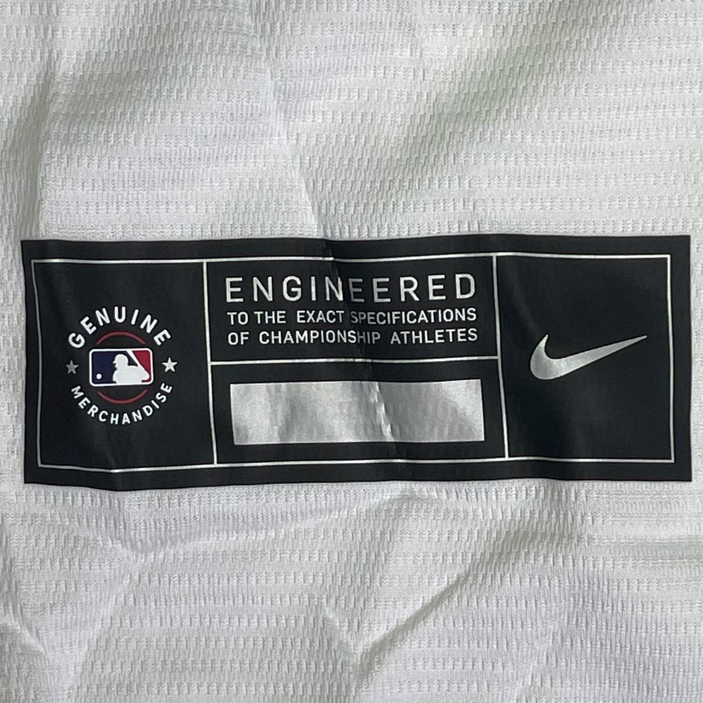 NIKE Atlanta Braves Jersey, #28 Matt Olson, Genuine MLB Merchandise L White w/ Red T770-AWWH-AW7-0Z0