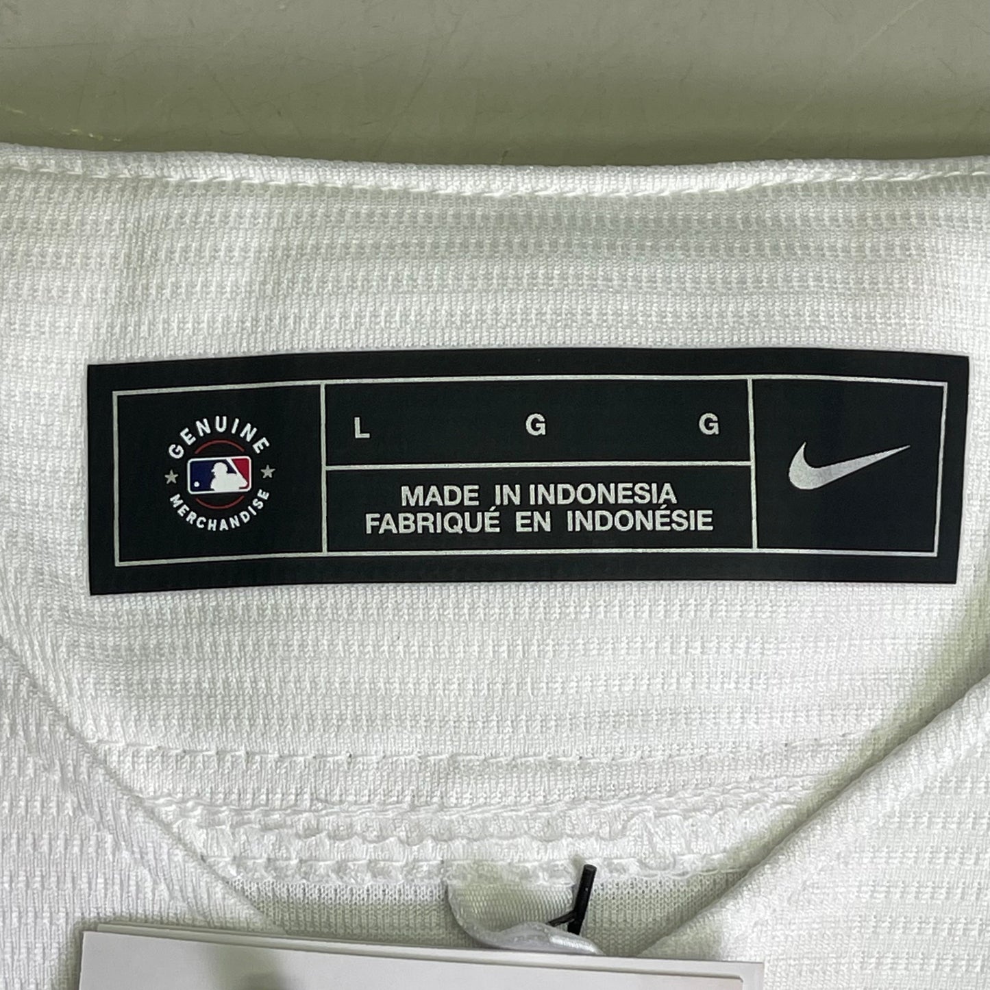 NIKE Atlanta Braves Jersey, #28 Matt Olson, Genuine MLB Merchandise L White w/ Red T770-AWWH-AW7-0Z0